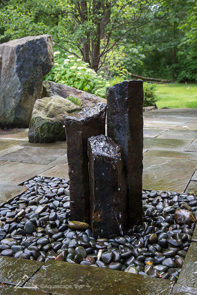 Neighborhood Lawn care in Vancouver, WA.  Water Feature with rock bubbler